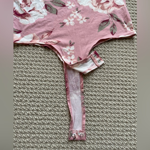 NWT Ardene Pink Floral Bodysuit Size M - Picture 5 of 5